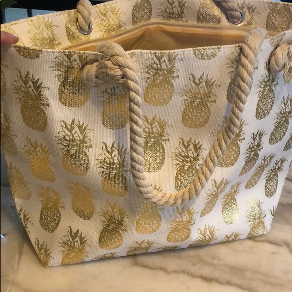 Trend Setter Diva Boutique Handbags - METALLIC GOLD PINEAPPLE CANVAS BAG